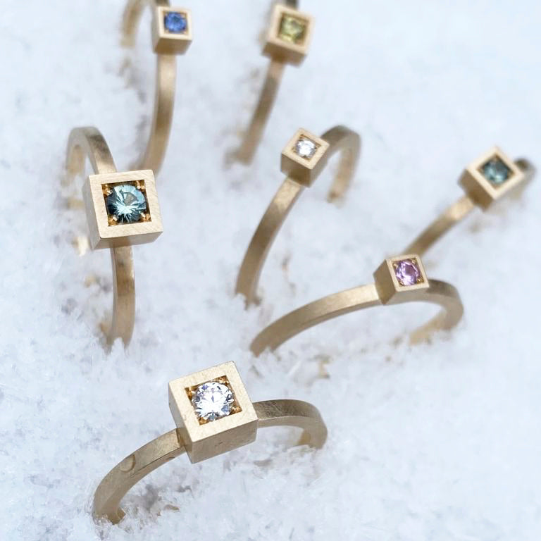 Square ring med blå safir (small) - Gult guld