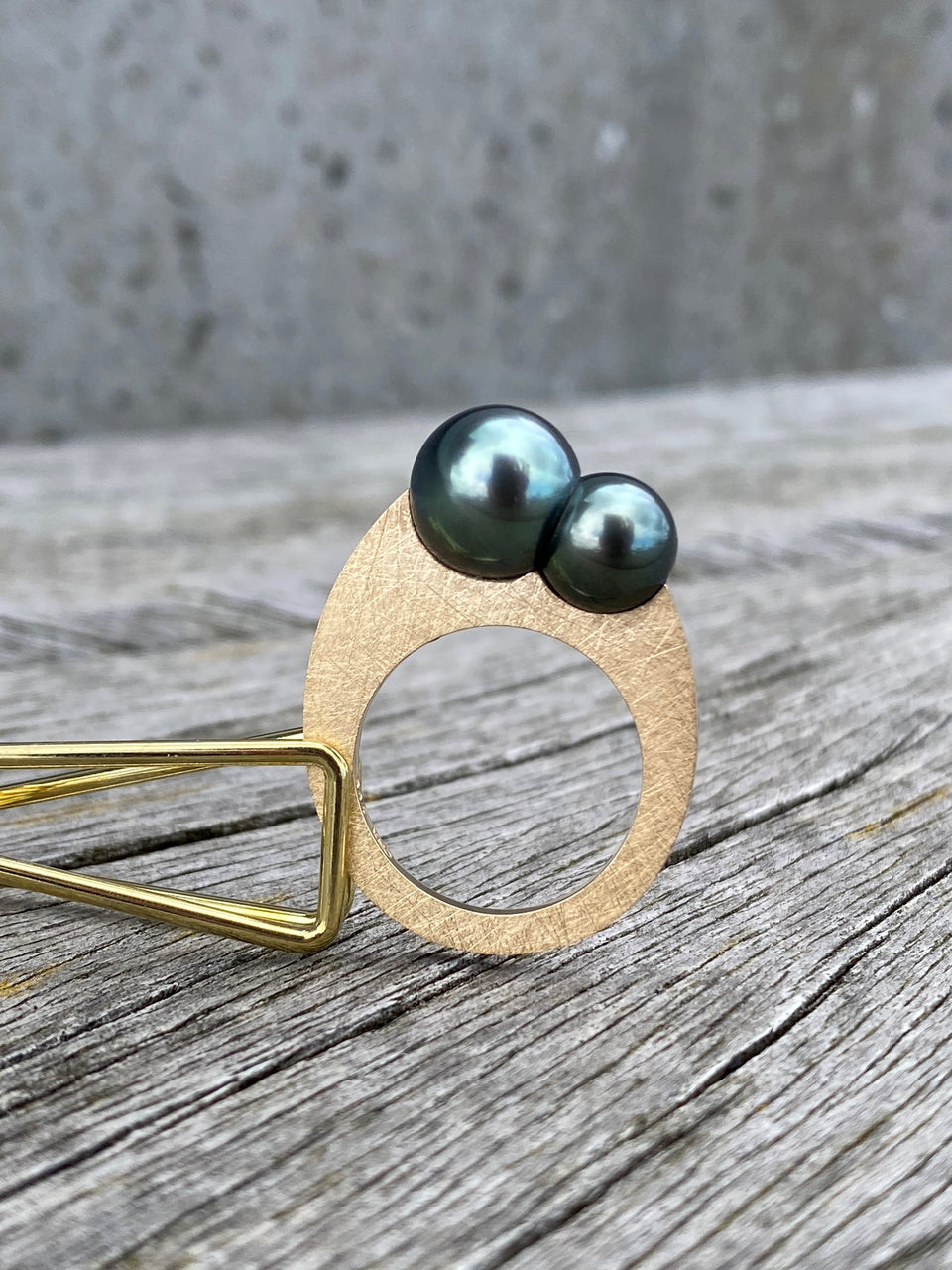 Sculpture ring med Tahiti perler - Gult guld