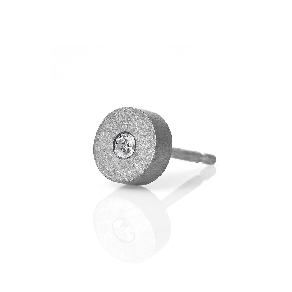 Enkelt SpotOn mini ørestik med brillant - Sort ruthenium sølv