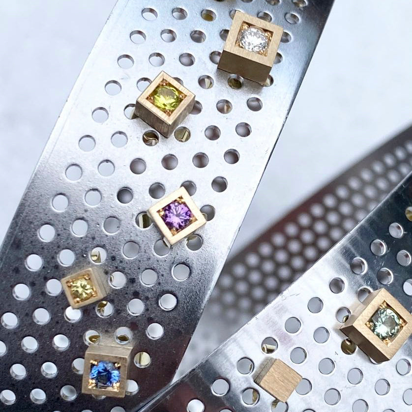 Square 01 Large ørestik med hvid brillant - Gult guld
